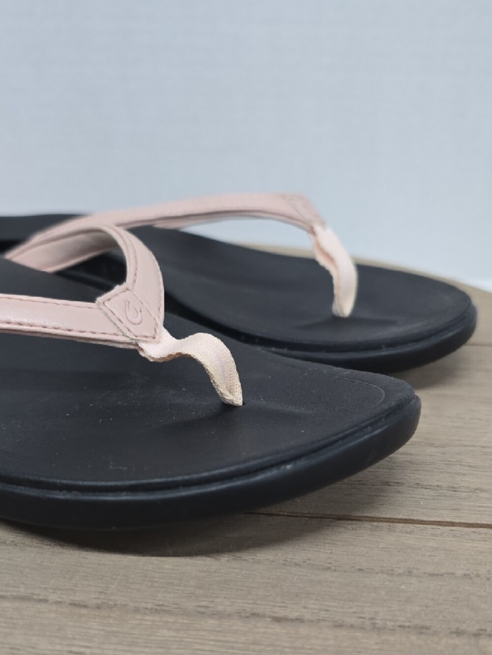 OluKai Ho‘ōpio Leather Flip-Flops with Pale Pink Straps Womens Size 10 EUC - Picture 4 of 14